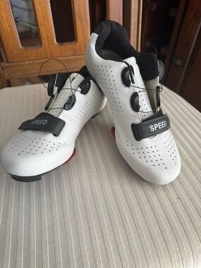 White Women's Performance Cycling Sneakers - Speed Strap
